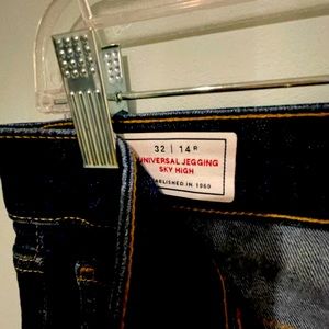 Five pair of women’s jeans all around size 10